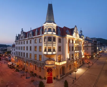 Grandhotel Ambassador Národní Dům Отели в г. Нейдек