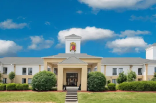 Super 8 by Wyndham Clemmons/Bermuda Run/Winston-Salem I-40