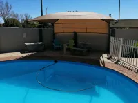 Caledon Overnight Rooms - piscina
