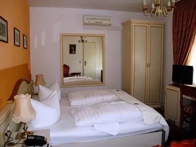 Haus Mooren, Hotel Garni Hotels in Stadtbezirk 3-Bilk