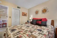 Beautiful Mtn Views! Wi-Fi, Hot Tub, Sauna, Cabin Feel! New Low Rates!