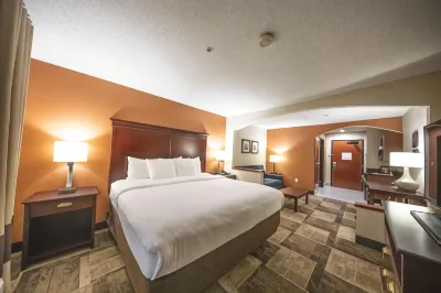 Comfort Inn & Suites Hotels near Hutchinson City Mall