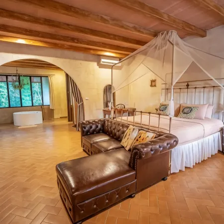 La Toscana Отели рядом с достопримечательностью «Водопад Khao Chon»