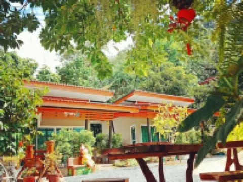 บ้าน ภูริวัจน์ คีรีวง โรงแรมในอำเภอ ลานสกา