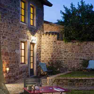 Contact Hôtels Le Savigny & Spa Hotel Exterior