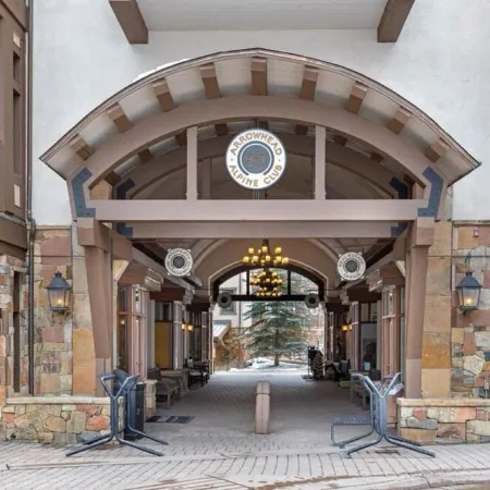 3 Bedroom Condo Just Steps From Arrowhead Lift