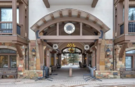 3 Bedroom Condo Just Steps From Arrowhead Lift