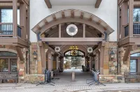 3 Bedroom Condo Just Steps From Arrowhead Lift