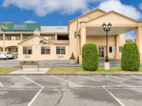 Quality Inn & Suites Northampton - Amherst Hotels in Hampshire County