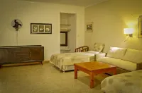 Villa 33 Hotels in Блантир