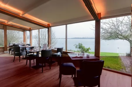 Eden Park Hotel Restaurant Отели в г. Рё