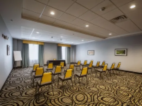 コンフォート スイーツ フォート ローダデール エアポート サウス & クルーズ ポート デイニアのホテル