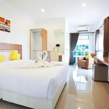 La Belle Hotel Hotels near At Waterside