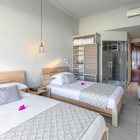 Le Peninsula Bay Beach Resort & Spa