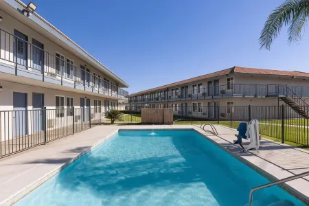 Days Inn by Wyndham Bakersfield