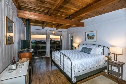 Inn at Schoolhouse Creek Hotels in Elk