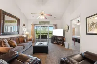 Ozark Comfort 3 Bedroom Condo by RedAwning - parking