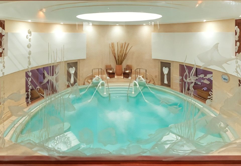 L Amphitrite Palace Resort And Spa Over view