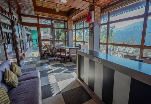 OYO 12222 호텔 실버튼의 깔끔한 객실 사진