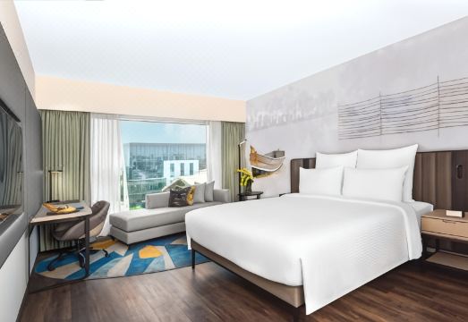 노보텔의 뷔페 조식 장면