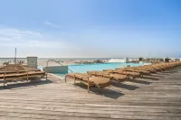 Infinity-Edge Pool and Ocean Views - Stunning Penthouse Retreat