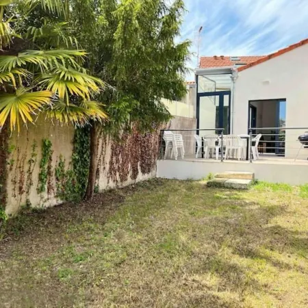 Maison de Ville à 100m de la Plage Отели в г. Фура