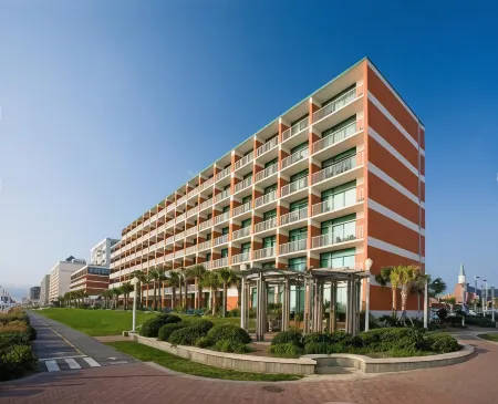 Holiday Inn & Suites Virginia Beach - North Beach Отели рядом с достопримечательностью «Парк штата Ферст Ландинг»