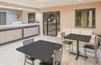 Super 8 by Wyndham Bryant Little Rock Area