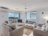 Mountain Views on Marine Parade - Parking