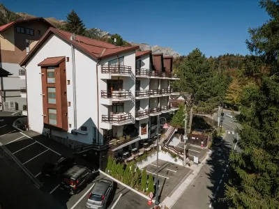 Hotel Marea Neagra Hotels near Complexul Comercial Carpați