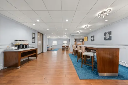 Hampton Inn Bordentown Отели в г. Лейкхерст