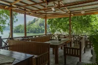 The Hawk's Nest Resort