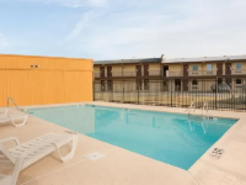 Super 8 by Wyndham Joplin Hotels in Joplin