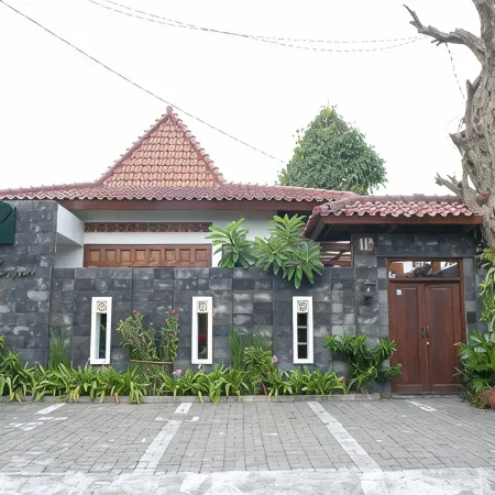 Puri Langenarjan Guest House
