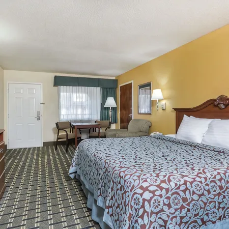 Days Inn & Suites by Wyndham Warner Robins Near Robins AFB