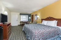 Days Inn & Suites by Wyndham Warner Robins Near Robins AFB
