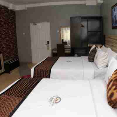 All Seasons Hotel - Executive Suite Rooms