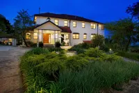St Raphael Hotels near Leura