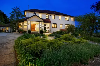 St Raphael Hotels near Leura