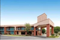 Baymont by Wyndham Franklin/Cool Springs Hotel dekat Franklin on Foot