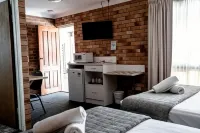 Buckaroo Motor Inn Hotels in Warwick