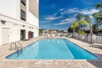Holiday Inn Express & Suites Lakeland South Hotels in Bartow