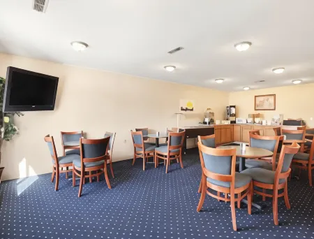 Days Inn by Wyndham Hannibal