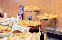 加爾比千禧飯店 - 早餐