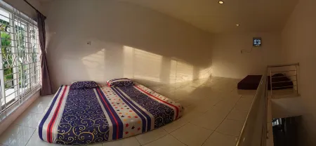 Villa Green Hill Akasia Sibolangit Отели рядом с достопримечательностью «Hillpark Sibolangit»