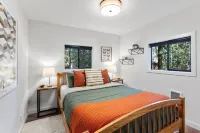 Luxury A-Frame with Hot Tub! 15 Mins to Stevens Pass - Misty Mt. Haus