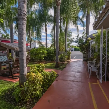 Richard's Motel Extended Stay Отели в г. Халландейл Бич