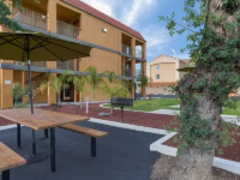 雷丁I-5附近凱藝酒店 雷丁酒店