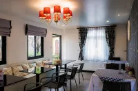 lavilla boutique hotel - breakfast