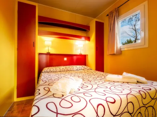 Chalet with air conditioning on beautiful park